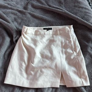 Dynamite white mini skirt (M)